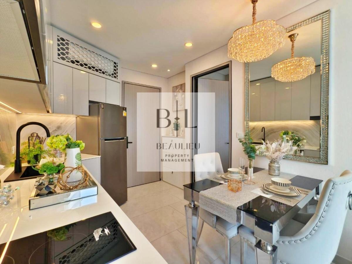 Copacabana Coral Reef – High-Rise Beachside 1 Bedroom Condo in Jomtien