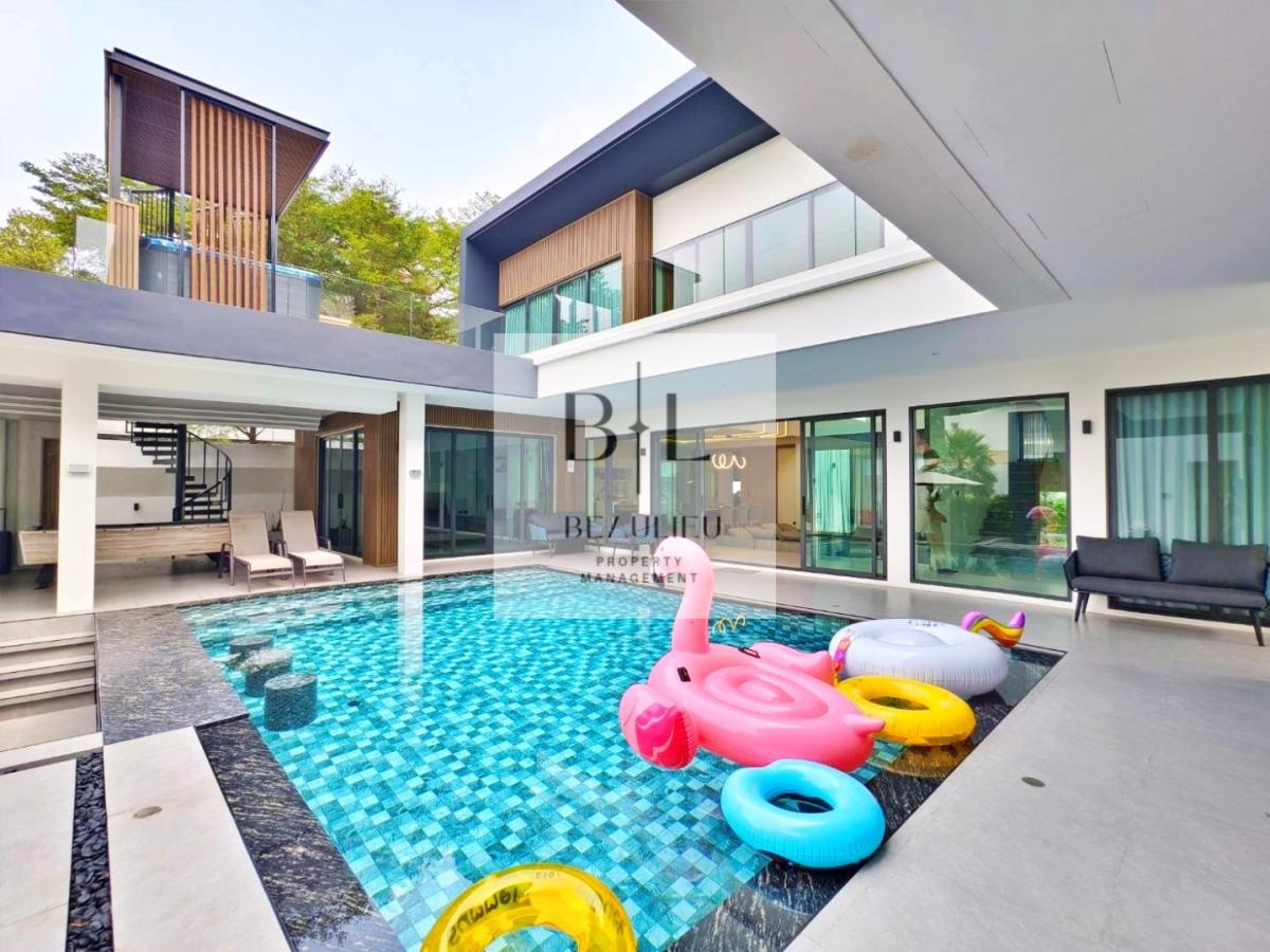 Nagawari Village - Luxury Newly Completed Villa 7-Bedroom — Rare Find in Na Jomtien 