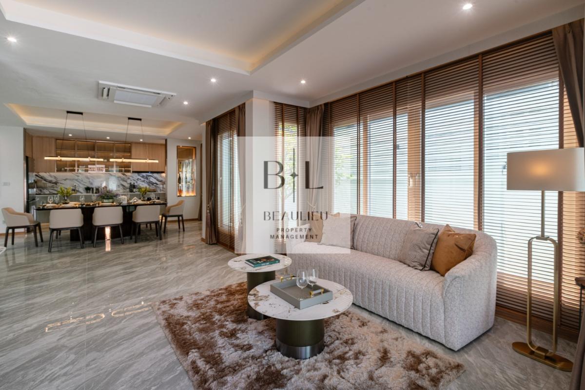 Rachawadee Villa - Grand 7-Bedroom Pool Villa in Prime East Pattaya Location 