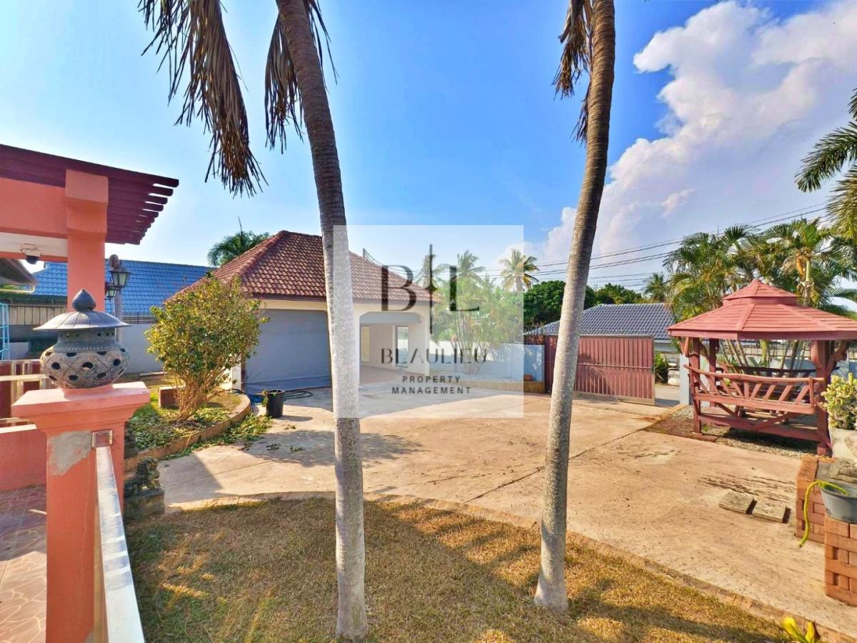 Spacious Pool Villa on Large Land Plot – 5 Bedrooms - Mabprachan Lake 