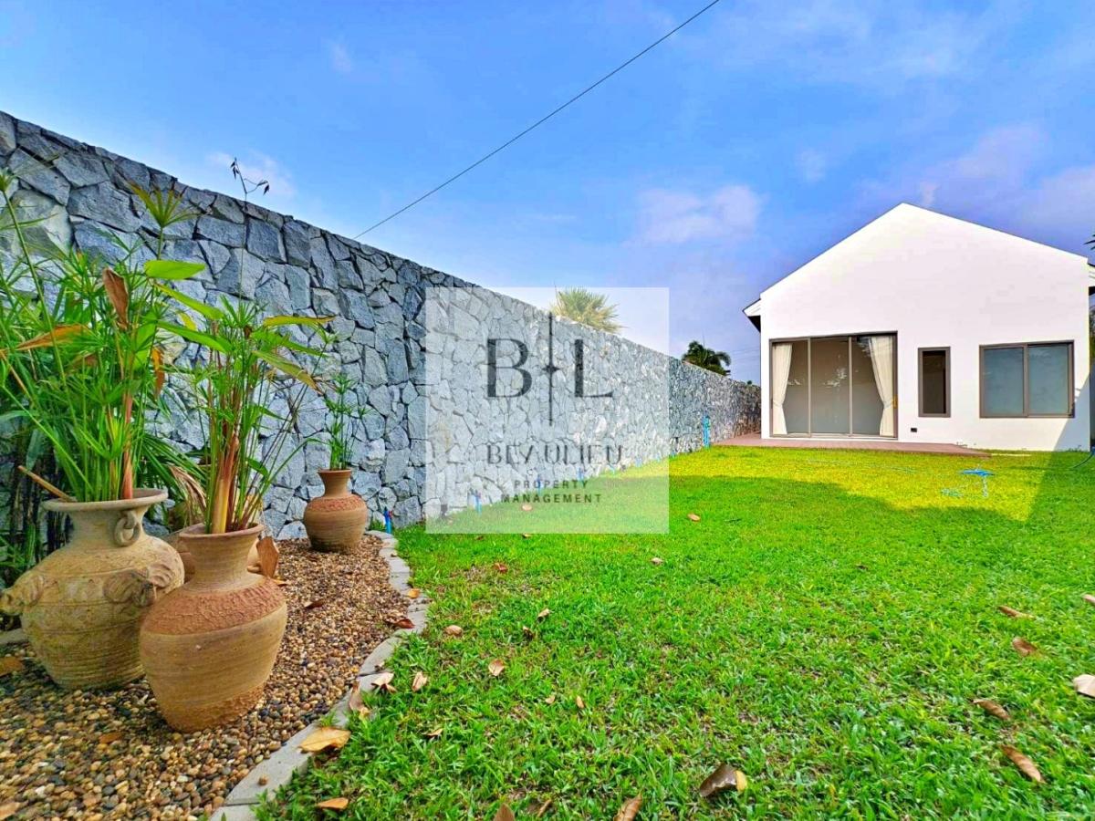 Resort-Style 4BR Pool Villa with Saltwater Pool & Jacuzzi – East Pattaya - Near French International School