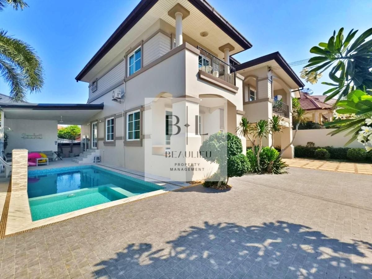 Central Park Hillside Village - Spacious 4 Bedroom Family Home with Saltwater Pool - East Pattaya