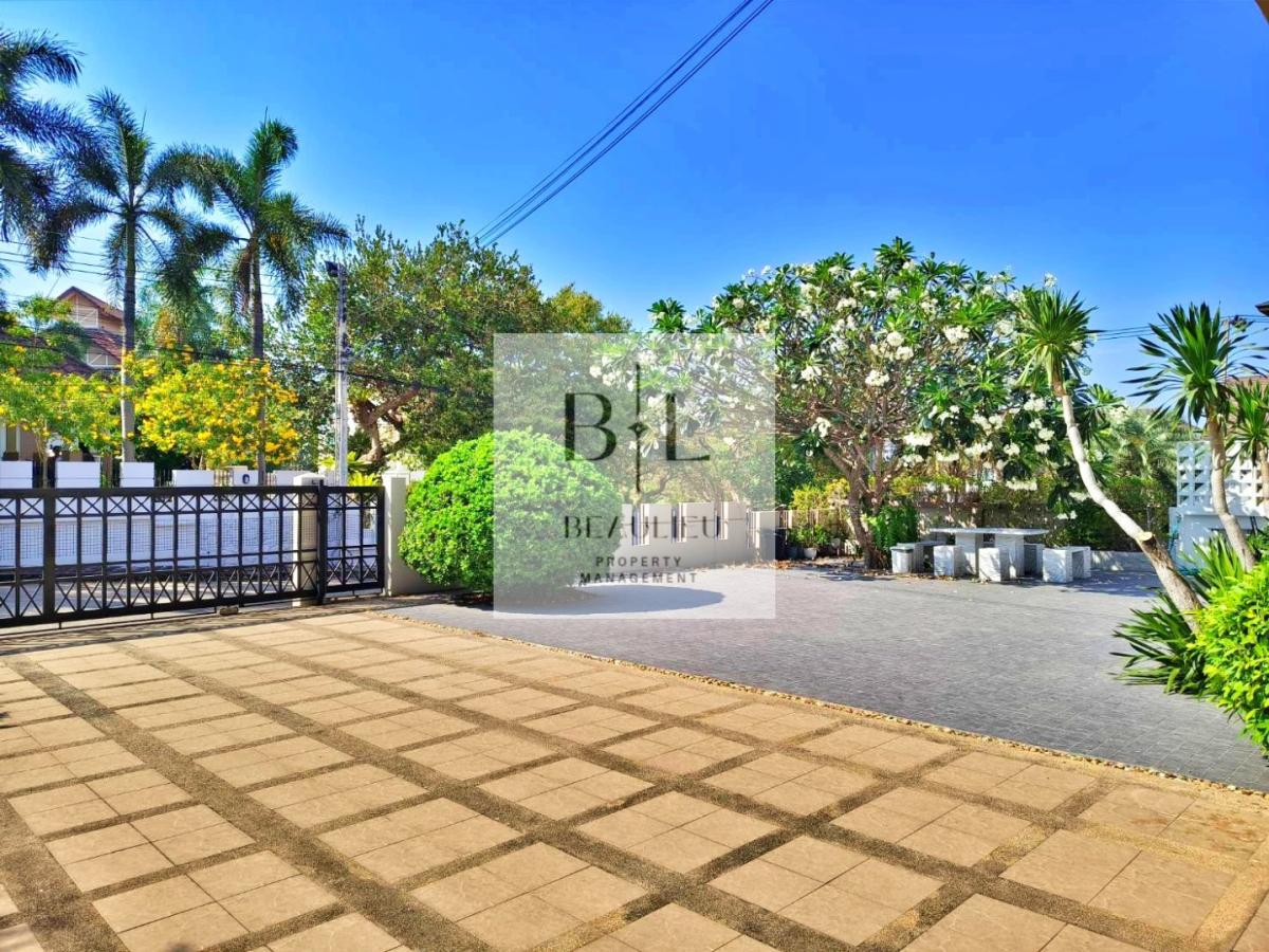 Central Park Hillside Village - Spacious 4 Bedroom Family Home with Saltwater Pool - East Pattaya
