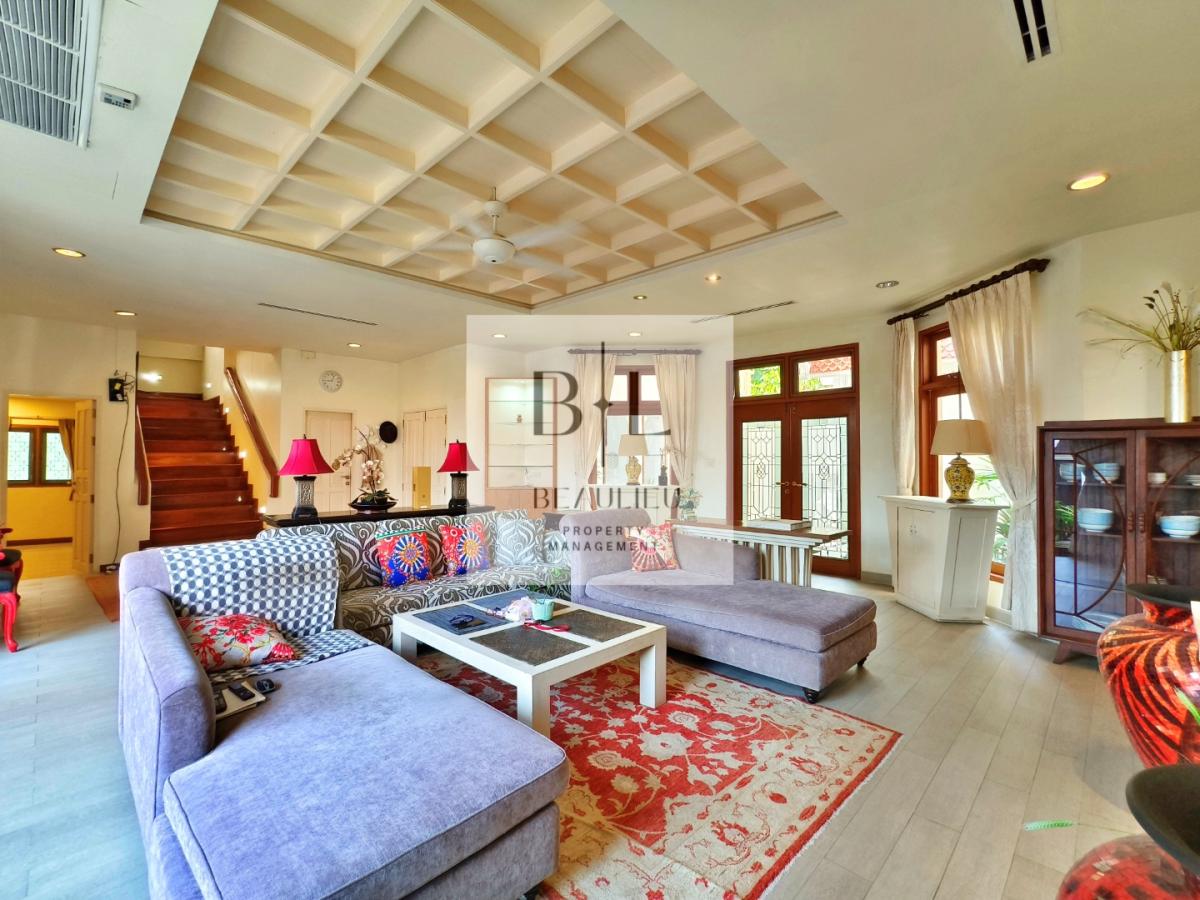 Exclusive Canal Front Villa 4-Bedroom - Private Boat Dock - View Talay Marina - Na Jomtien 