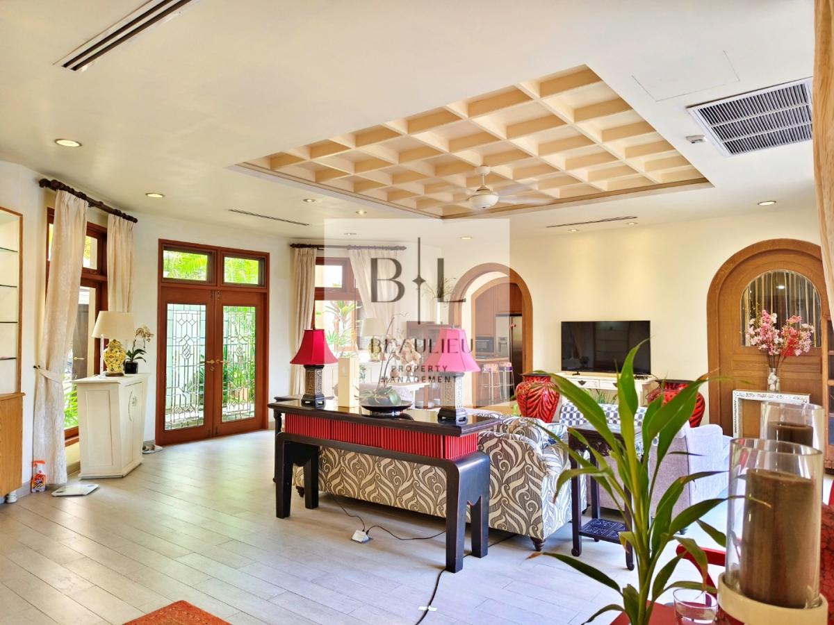 Exclusive Canal Front Villa 4-Bedroom - Private Boat Dock - View Talay Marina - Na Jomtien 