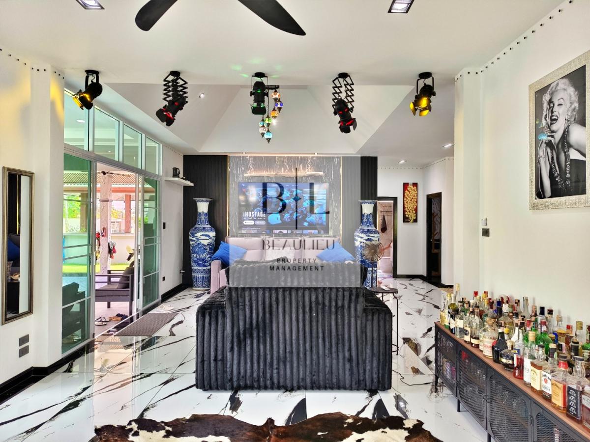 SP Village 3 - Newly Renovated 3 Bedroom Pool Villa - East Pattaya 