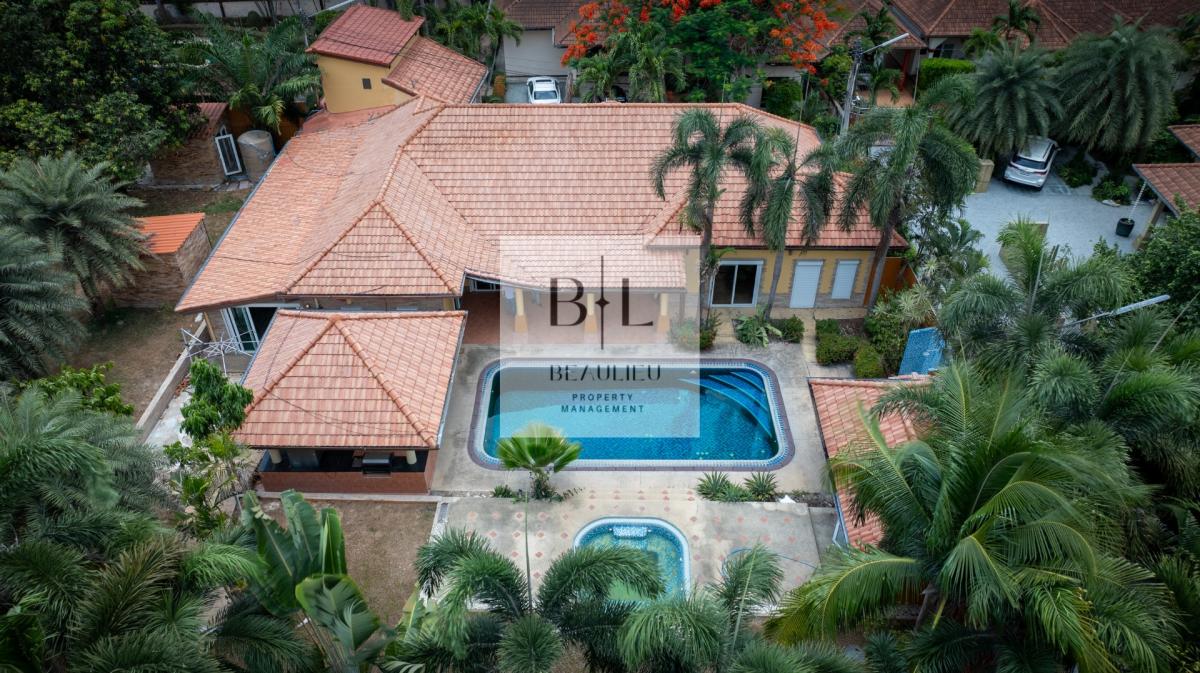 Spacious 5-Bedroom Villa on 1.5 Rai Plot | Private Pool & Jacuzzi - Huai Yai, East Pattaya