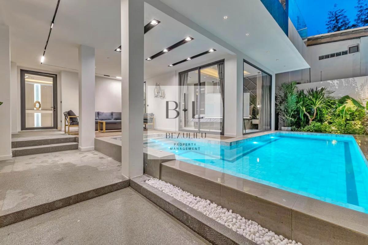 Grand 5BR Villa: Double High Ceilings | Private Pool | Resort Life - South Pattaya