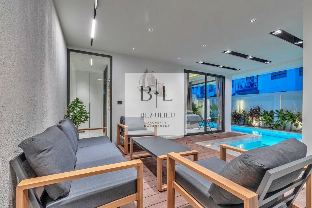 Grand 5BR Villa: Double High Ceilings | Private Pool | Resort Life - South Pattaya