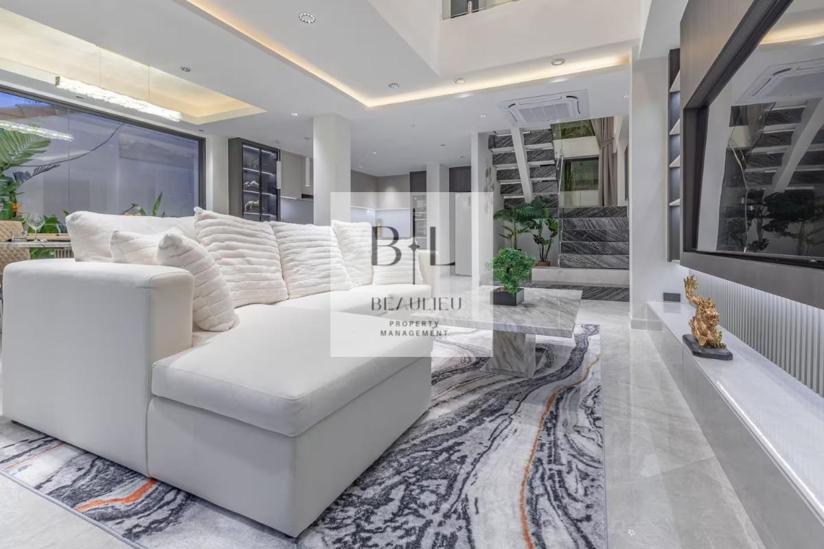 Grand 5BR Villa: Double High Ceilings | Private Pool | Resort Life - South Pattaya