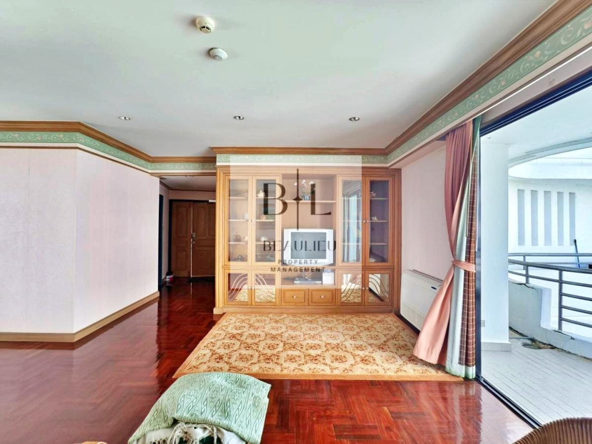Exclusive Beachfront Living: 192sqm Sea View Condo for Sale - Royal Cliff Garden - Pratumnak