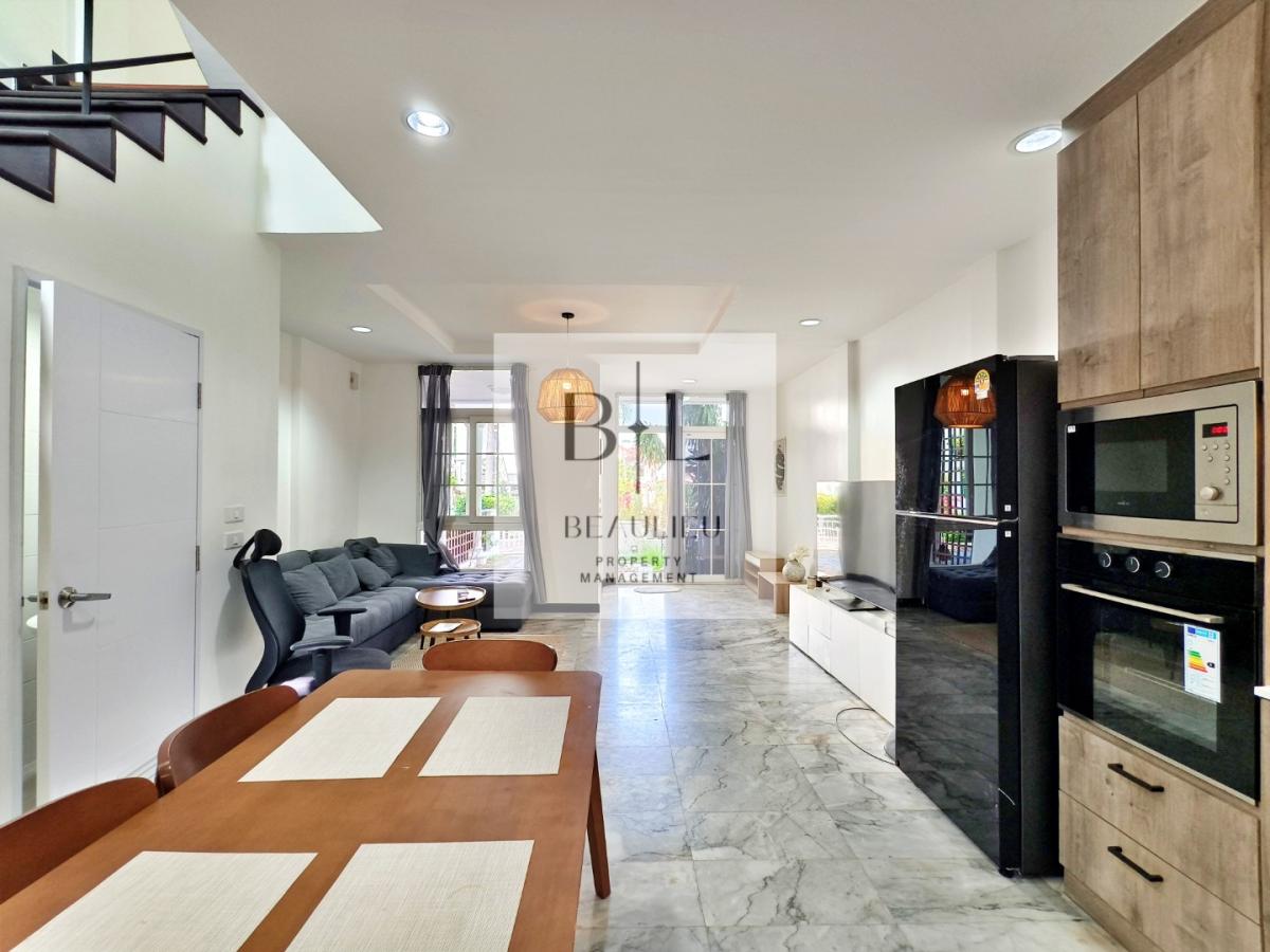 Beachside Modern 3 Bedroom Townhouse with Seaview in Wongamat Pattaya - Naklua